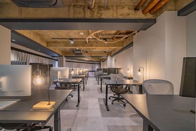 フロア全体図 - SOLO恵比寿南 SOLO恵比寿南140　Mac向最高画質27インチディスプレイ席の室内の写真