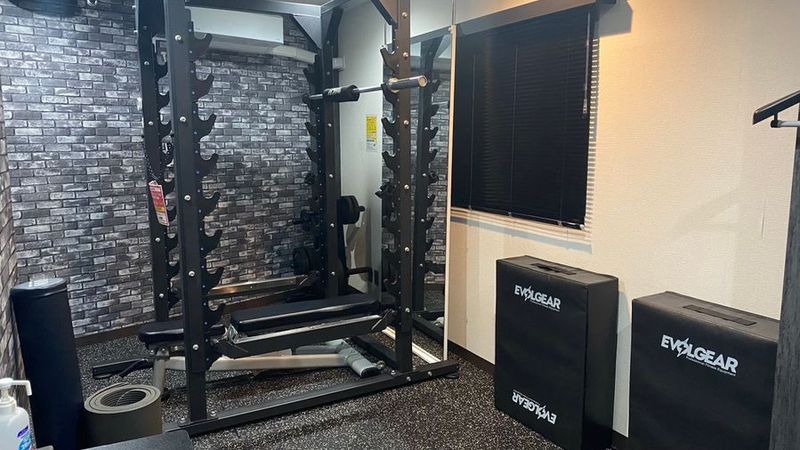 【個室ジム】フリーウェイトが豊富♪ハコジム井土ヶ谷駅前店ルーム2 - ハコジム井土ヶ谷駅前店