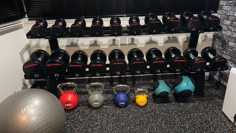 【個室ジム】フリーウェイトが豊富♪ハコジム井土ヶ谷駅前店ルーム2 - ハコジム井土ヶ谷駅前店