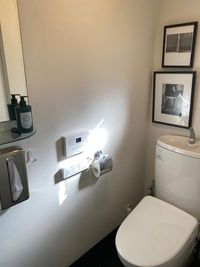 清潔なトイレ - 落ち着いた雰囲気のコンパクトサロン 隠れ家コンパクトサロンの室内の写真