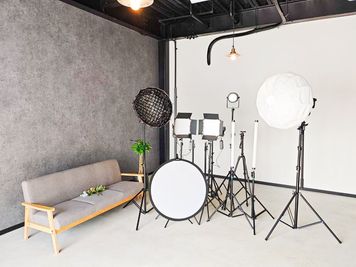 無料の機材やレンタルの機材も豊富！ - STUDIO QOQO STUDIO QOQO【スタジオ ココ】大阪あびこ店の室内の写真
