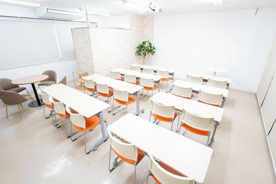 【2025年１月オープン✨会議室】本厚木駅徒歩3分！最大24名/WI-FI/プロジェクター/ホワートボード/飲食持ち込み可 - ボナペティレンタル会議室本厚木