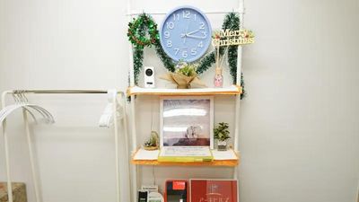 コートなどを掛けられるハンガーラック。 - ブルースペース西新宿403 貸し会議室・研修・塾・セミナーの設備の写真