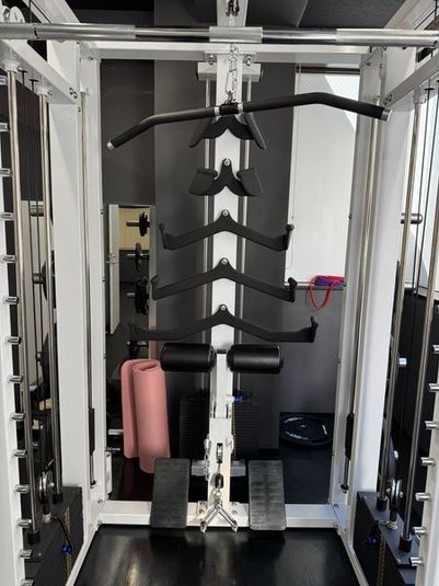 駅近！個室レンタルジム（ケーブル付きマルチスミスマシン） - 個室レンタルジム（ケーブル付きマルチスミスマシン）