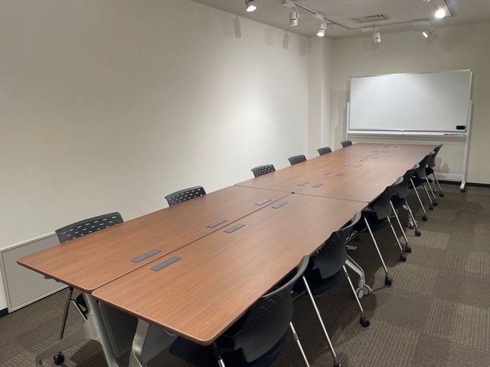 RoomB | 会議・研修で使えるスペース。撮影・配信にも - レンタルスペース＆撮影・配信スタジオ　LiLeaS（ライラス）