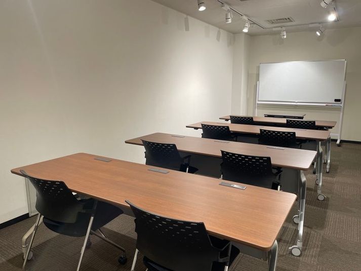 RoomB | 会議・研修で使えるスペース。撮影・配信にも - レンタルスペース＆撮影・配信スタジオ　LiLeaS（ライラス）