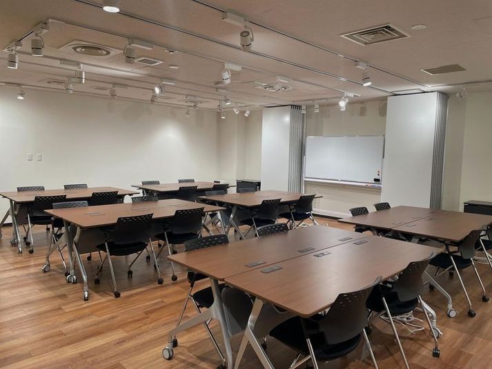 	RoomG | 会議・研修で使えるスペース。撮影・配信にも - レンタルスペース＆撮影・配信スタジオ　LiLeaS（ライラス）