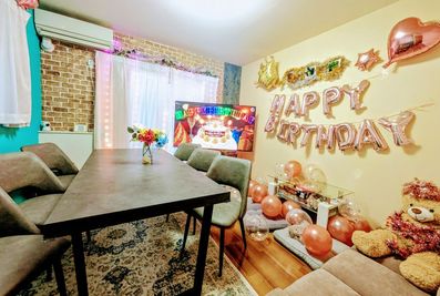 飾り付け誕生日会🎂本格的ポーカー🃏65型大画面TVゲーム大会🎮️ママ会👩‍⚕️オフサイトミーティング等 - レンタルリビング浦和