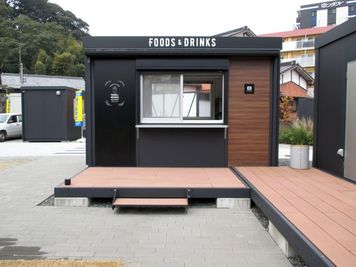 お部屋の外観はこちらです！※始めに別棟の受付までお越しください
 - U-SPACE　八幡西店 Shopの外観の写真