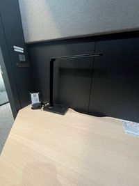 デスク用ライトもあり！ - いいオフィス芝浦byヨコソーレインボータワー いいオフィス芝浦　1名用個室-フォンブースA-の設備の写真