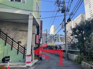 中華屋【陳家私菜】さんを左折します。 - ザ・スペース新宿南口 レンタルスペースＡ（防音）のその他の写真