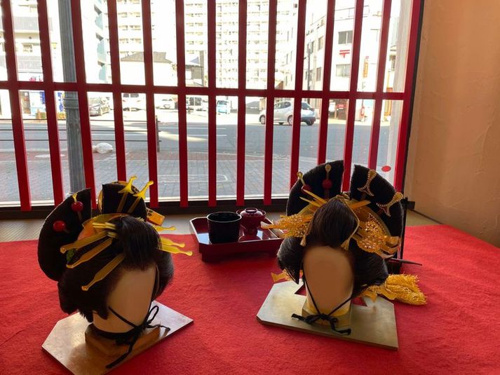 吉原の情緒を纏う、赤い格子の和空間 - GeishaTheater