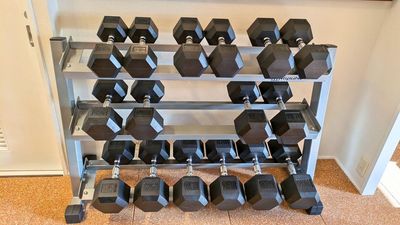 固定式ダンベル30kgまでございます - レンタルジム All Day Gym世田谷 用賀店  All Day Gym世田谷 用賀店の室内の写真