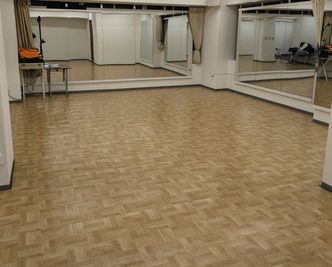 ダンス、ヨガ、ワークショップ、声楽・楽器練習(条件あり)、物販会場、展示会、個展、アトリエ、会議など。 - レンタルスペース studioLunaFun（ルナファン）