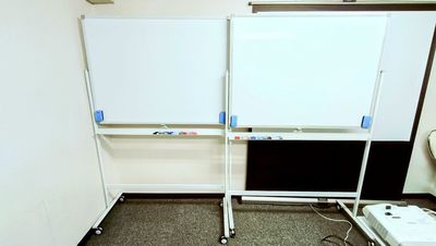 ホワイトボード 2台 - 淀屋橋セミナーセンター 【最大11名22㎡】11人貸会議室6階603号室の設備の写真
