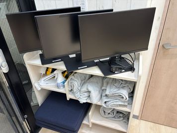ディスプレイやブランケット - 勉強カフェ堺なかもず 勉強カフェ堺なかもず（自習や作業専用スペース）の設備の写真