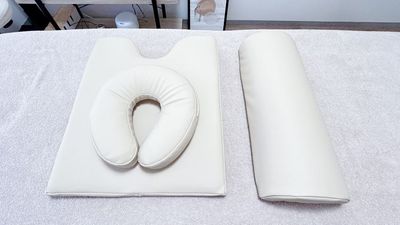 クッション類もご利用くださいませ。 - レンタルサロンSHARE RETREAT横浜店 【完全個室貸切】レンタルサロン　シェアリトリート横浜駅前店の室内の写真