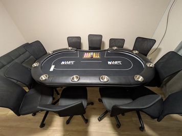 BOUNTYなんば2号店 ポーカールーム ボードゲームルームの室内の写真