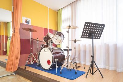 スタジオディライツ小田急相模原 ドラムが叩ける音楽スタジオ　各種楽器演奏可　Aスタジオの設備の写真