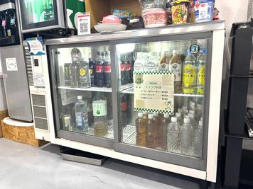 ミニコンビニも充実しておりますので、是非ご利用ください。 - KSA Works KSA Works フォンブースの室内の写真