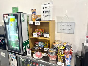 ミニコンビニも充実しておりますので、是非ご利用ください。 - KSA Works KSA Works フォンブースの室内の写真