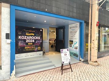 1F Lagoon KOZAからお入りください。 - KSA Works KSA Works フォンブースの室内の写真