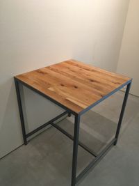 テーブル（展示台）×４台（60cm×60cm） - ギャラリー＆カフェMATSURI キッチン付きレンタルギャラリーの設備の写真