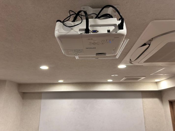 プロジェクター完備 貸し会議室 上野・御徒町 - レンタルスペースQ