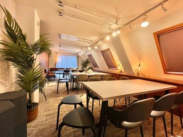 NEW!【JR神田駅3分】最大30名/光無料Wifi/会議・撮影・懇親会・推し会・女子会・ボドゲ等！飲食🍷可！ - たまりば神田