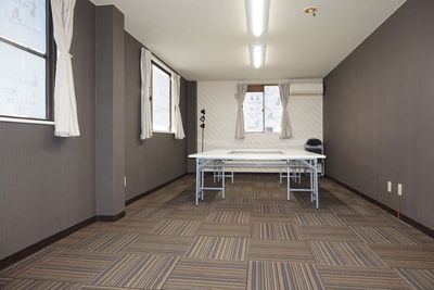 レンタルスタジオ　クローバー スタジオ２０１　ギター教室開催中椅子・テーブル有１６人まで可能の室内の写真