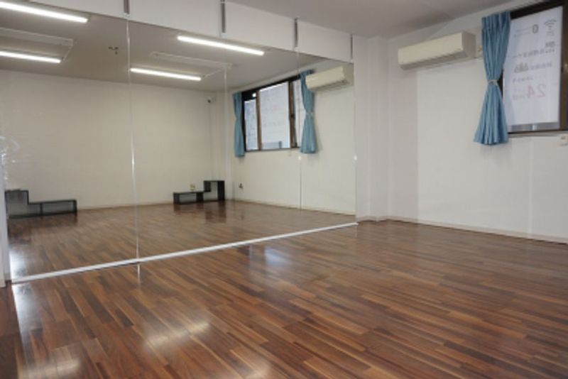 スタジオ２０２　フラダンスに最適大型ダンスミラー設置 - レンタルスタジオ　クローバー