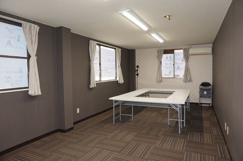 スタジオ２０１　ギター教室開催中椅子・テーブル有１６人まで可能 - レンタルスタジオ　クローバー