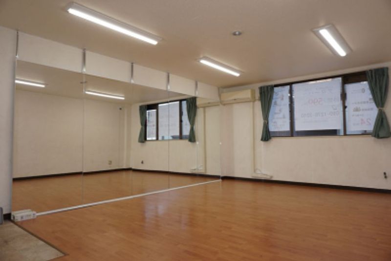 スタジオ２０３　 ベリーダンスを大型ダンスミラーで！ - レンタルスタジオ　クローバー