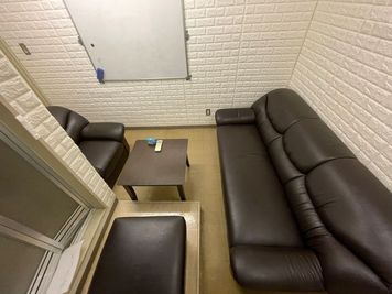 THビル4階Bルーム 多目的スペース（会議室、教室）の室内の写真