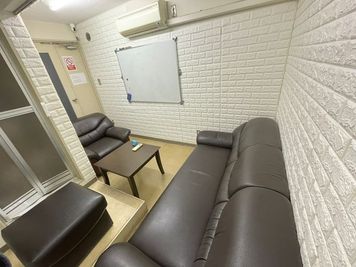 THビル4階Bルーム 多目的スペース（会議室、教室）の室内の写真