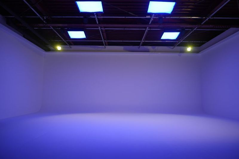【動画撮影用】都内大型白ホリスタジオ - STUDIO X GARAGE
