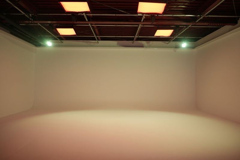 【動画撮影用】都内大型白ホリスタジオ - STUDIO X GARAGE
