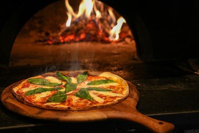 1階には窯焼きバルを併設！
当店人気のピザやハンバーガーなどのお食事注文も可能です。
※曜日によってはご希望に添えかねる場合もあります。 - Cava？ 「Cava?」大人数もOK！カラオケ・パーティースペース✨のその他の写真