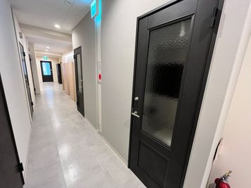 高知市帯屋町 オビヤギルド オビヤギルド テレワークブースAの入口の写真
