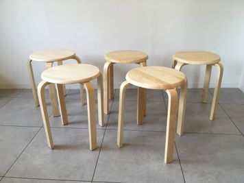 丸椅子(10脚) - フェニックスラウンジ 多目的スペースの設備の写真