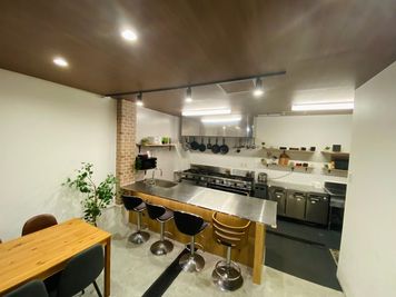 アイランドキッチンです。
カウンターとしても使えます。 - レンタルキッチン「ツリーハウス」 レンタルキッチン＆パーティスペース　ツリーハウスの室内の写真
