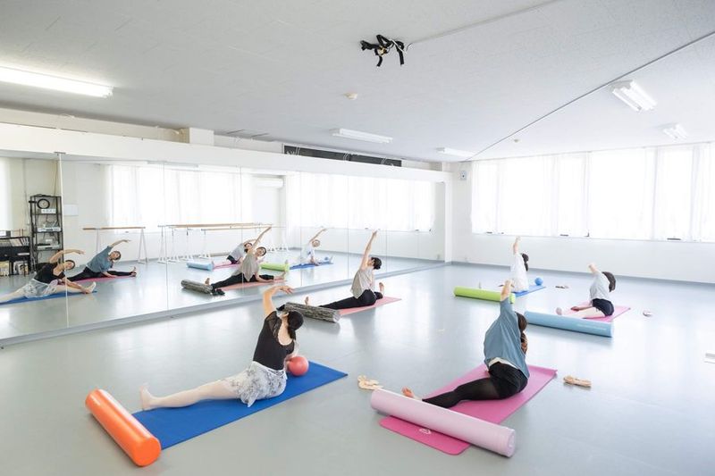 Angeスタジオ／広々リノリウムの床と鏡／バレエ、ダンス、ヨガ - Angeスタジオ