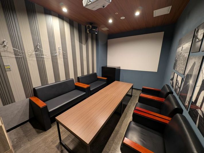 《1～8名用》26号室 / 会議・打ち合わせ用ルーム【サイズM】 - カラオケビッグエコー 梅田茶屋町本店