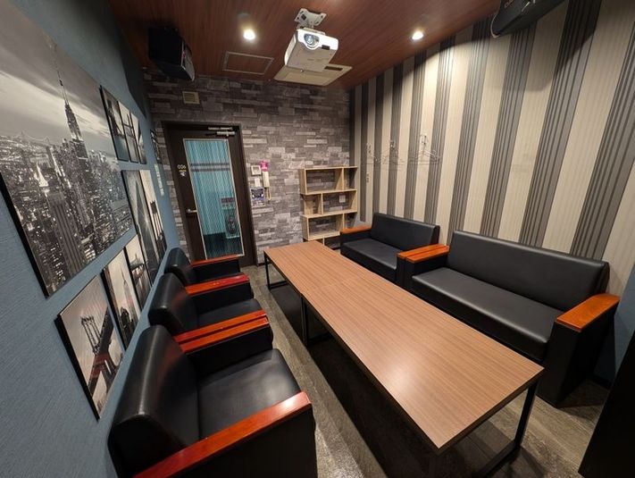 《1～8名用》26号室 / 会議・打ち合わせ用ルーム【サイズM】 - カラオケビッグエコー 梅田茶屋町本店