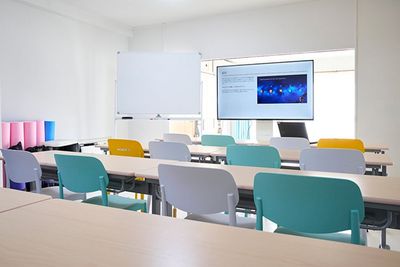 机を並べてセミナーができます！ - レンタルスペース「M's」市川2 市川駅前のレンタルスペース「M's」です。の室内の写真