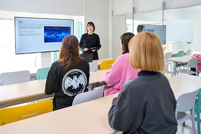 長机は９台、椅子は１６脚あります！ - レンタルスペース「M's」市川2 市川駅前のレンタルスペース「M's」です。の室内の写真