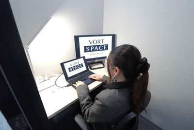 VORT SPACE 茅場町 7階　個室ブースNo.1（外部モニター付）の室内の写真