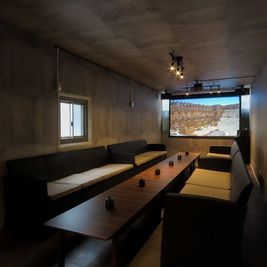 カラオケDAM付個室🎤【蒲田駅徒歩４分】20人まで利用可/Wi-Fi完備/シアター🎞️利用/他🀄️🎮 - アミューズメントBAR個室