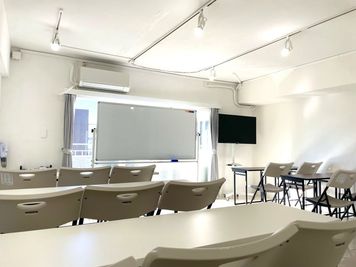 ＜激安！＞【新宿駅6番出口徒歩1分】駅近くの貸会議室です！■Wi-Fi完備！！■陽当たりが良く、明るく気持ちの良い室内！ - ザ・スペース新宿南口