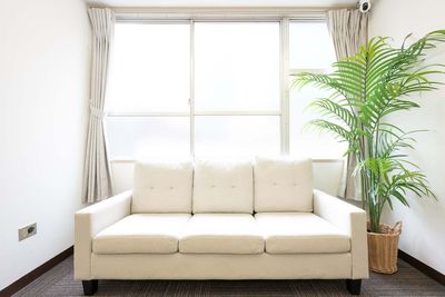 【Good Space会議室 山友旭ビル】 山友旭Room B｜Wi-Fi・プロジェクター・ソファ[39]の室内の写真